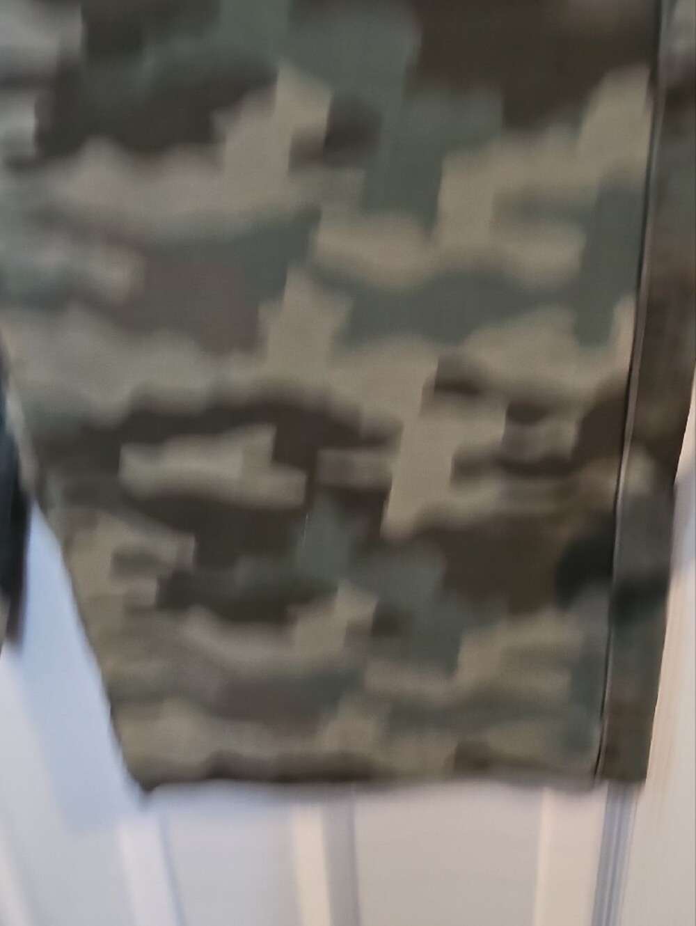 Women's Camouflage Cargo Pants - Green Camo - Picture 4 of 13